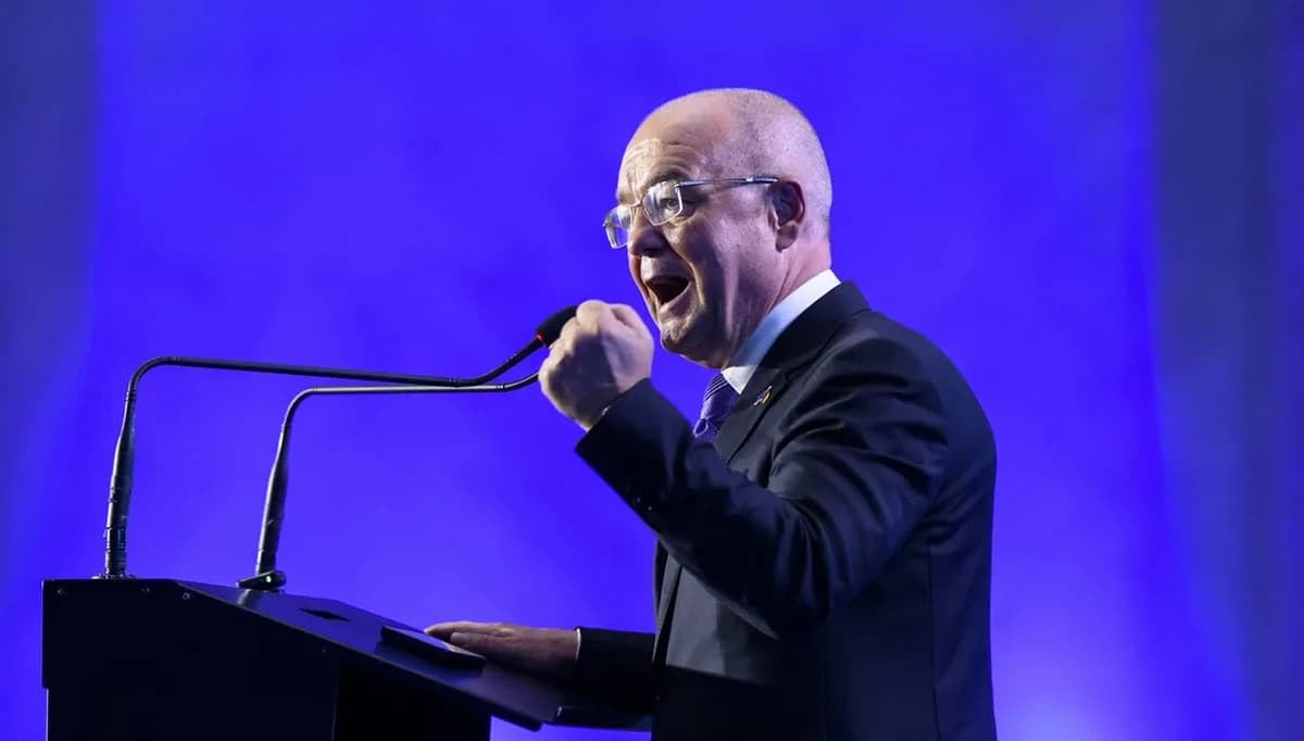 S-a săturat ca primarul Clujului să intervină pentru „U” în lupta cu CFR: „Emil Boc e comentator? Nu
