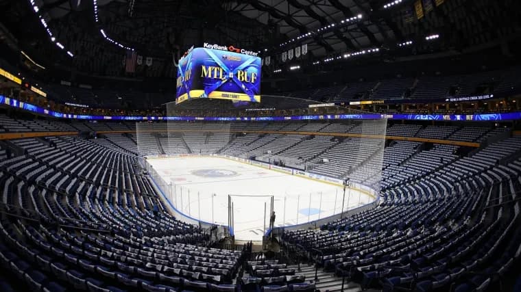 Sabres' anthem singer has message for haters during Canadiens series