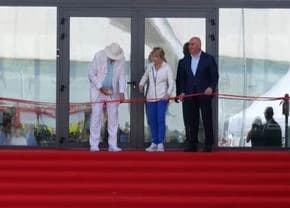 Sala „Nadia Comăneci”, inaugurată » Nadia, Ion Țiriac și Ilie Bolojan au tăiat panglica