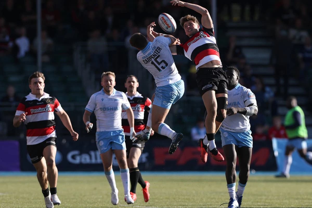 Sale defy Jacques Vermeulen’s first-half red card to beat Saracens