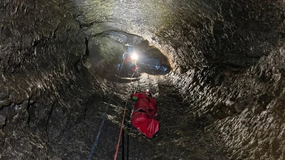 Salvamont Brașov - exercițiu de salvare din mediul subteran în Avenul Vlădușca