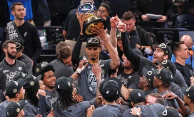 San Antonio Spurs s-a calificat în finala NBA
