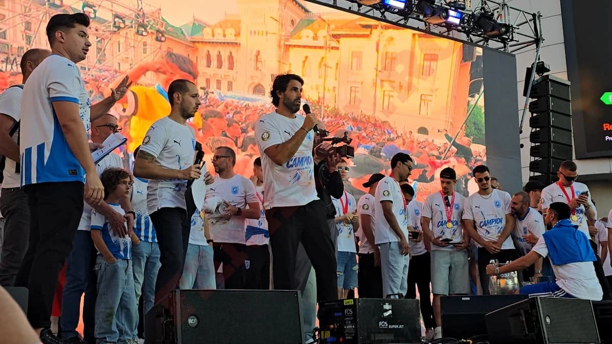 Sărbătoare de titlu în Bănie! Universitatea Craiova și fanii olteni fac show Piața „Mihai Viteazul”