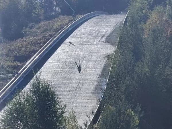 Sărituri cu schiurile: al doilea Grand Prix de vară la Râşnov