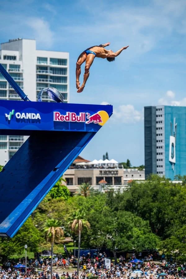 Sărituri de la mare înălțime: Constantin Popovici, bronz în Florida, în Seria Cliff Diving. Cătălin