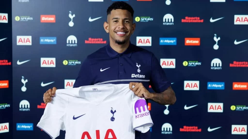 Sávio pleacă de la Manchester City și semnează cu Tottenham. Transfer de 75 milioane de lire sterlin