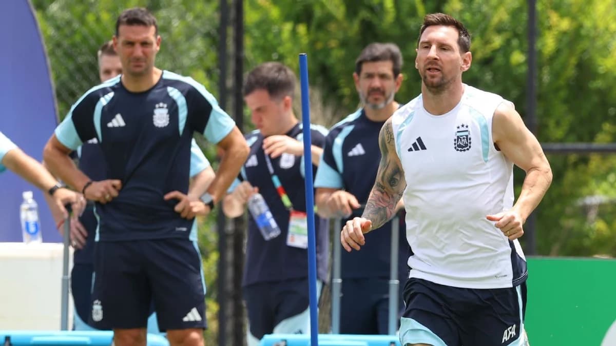 Scaloni leaves Argentina PK duties up to Messi