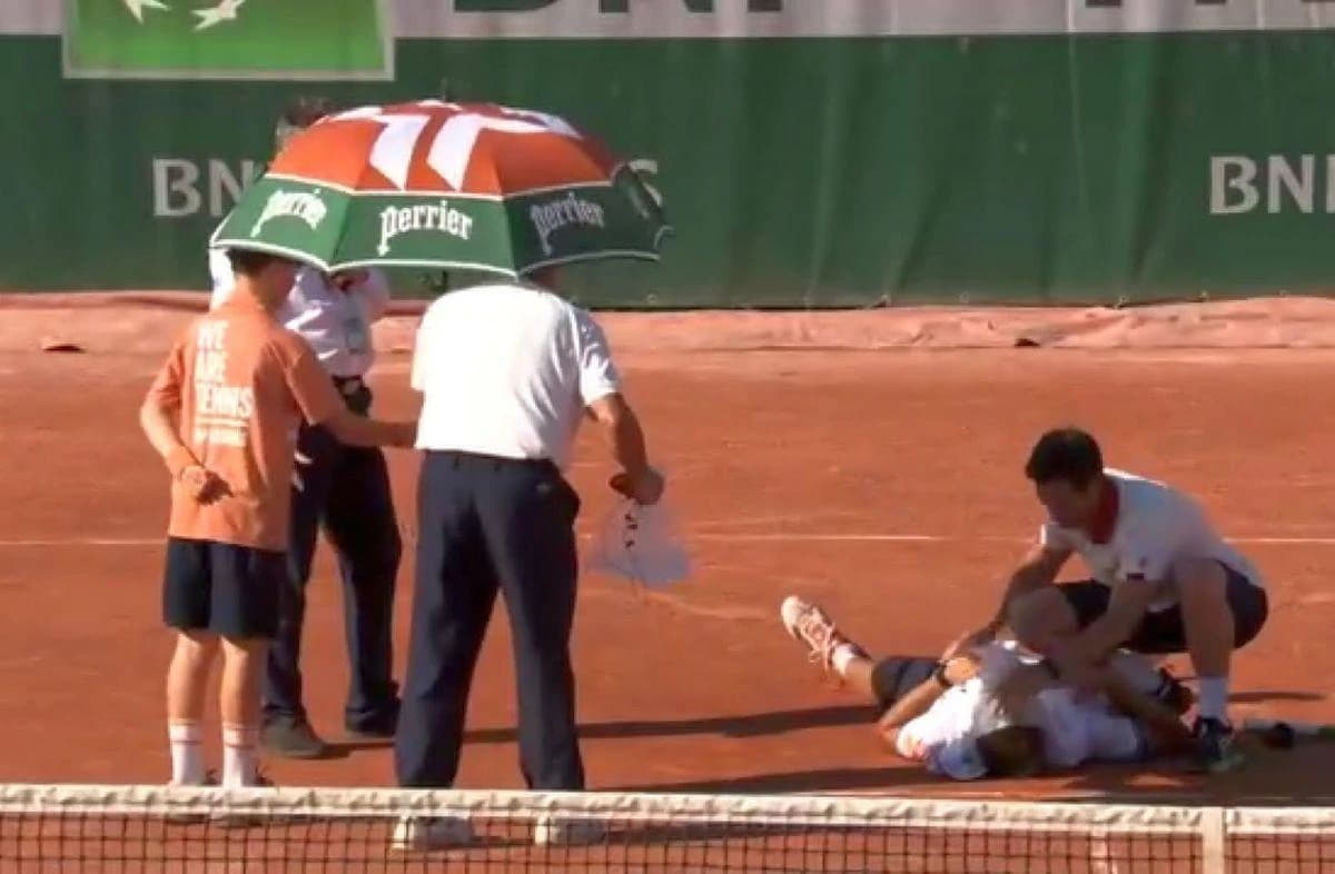 Scene dramatice la Roland Garros! A câștigat meciul turneului, dar nu s-a mai putut ridica de pe zgu
