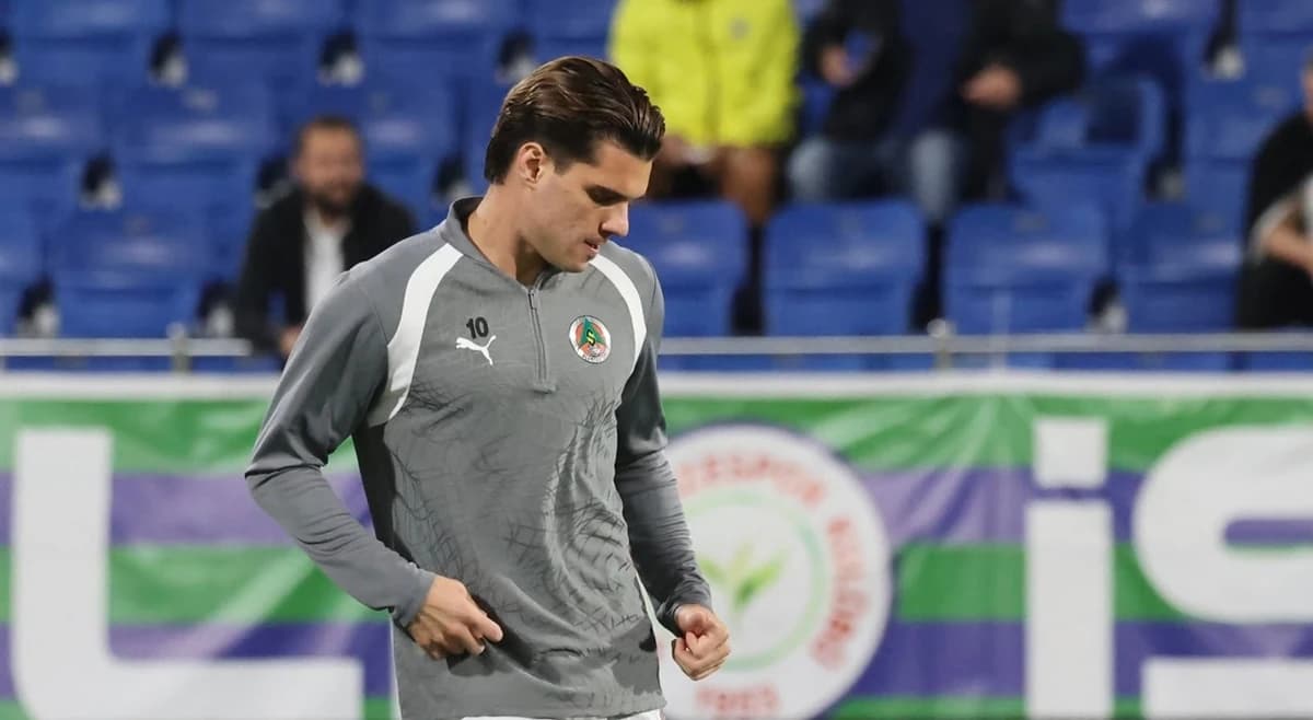 Schimbare a la Gigi Becali! Ianis Hagi, scos de pe teren cu cinci minute înainte de pauză, în meciul