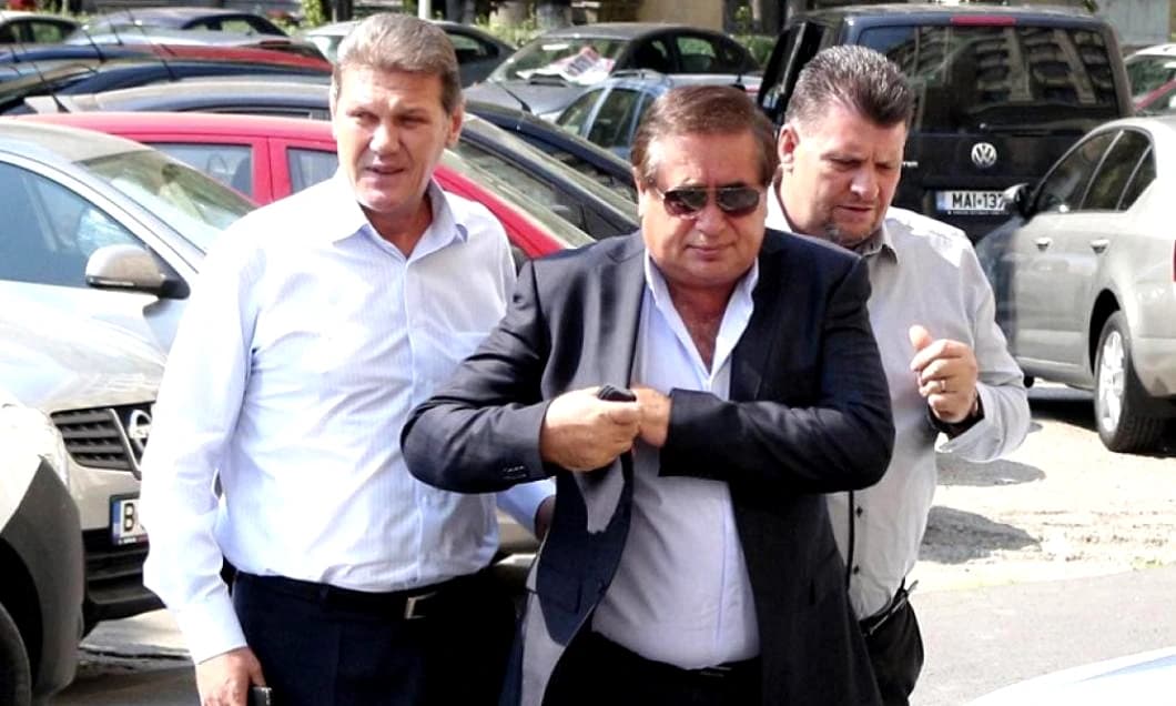 Se însoară la 71 de ani și are dress code "curcubeu" la nuntă! Gigi Becali a râs când a primit invit