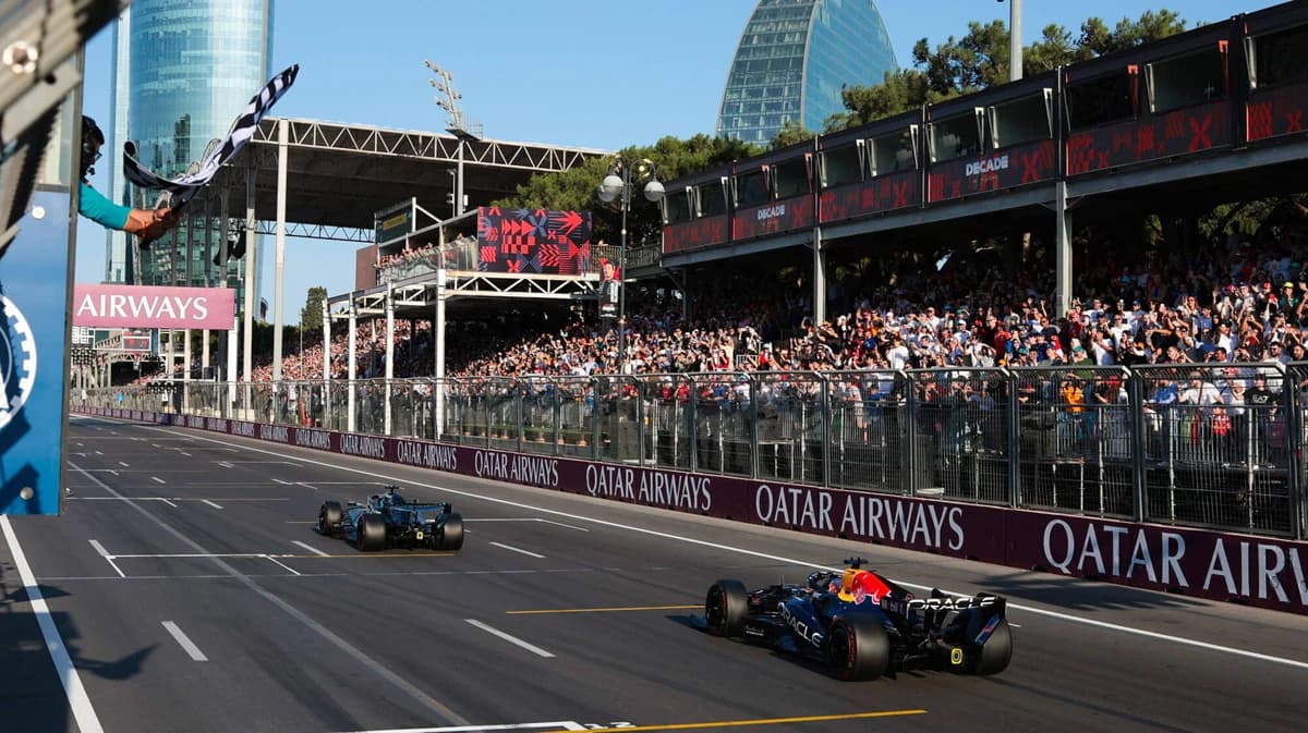 Se strânge lupta în vârful clasamentului din Formula 1! Cine a câștigat Marele Premiu din Azerbaidja