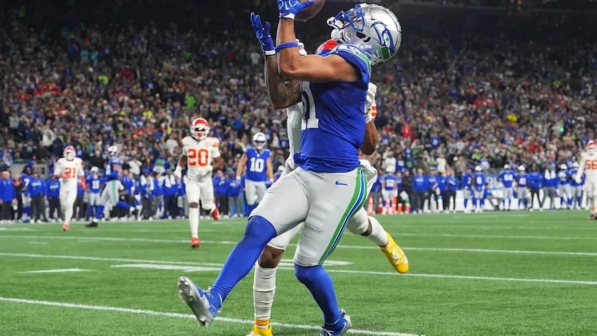 Seahawks hand Chiefs first loss with dominant 20-3 win at Lumen Field