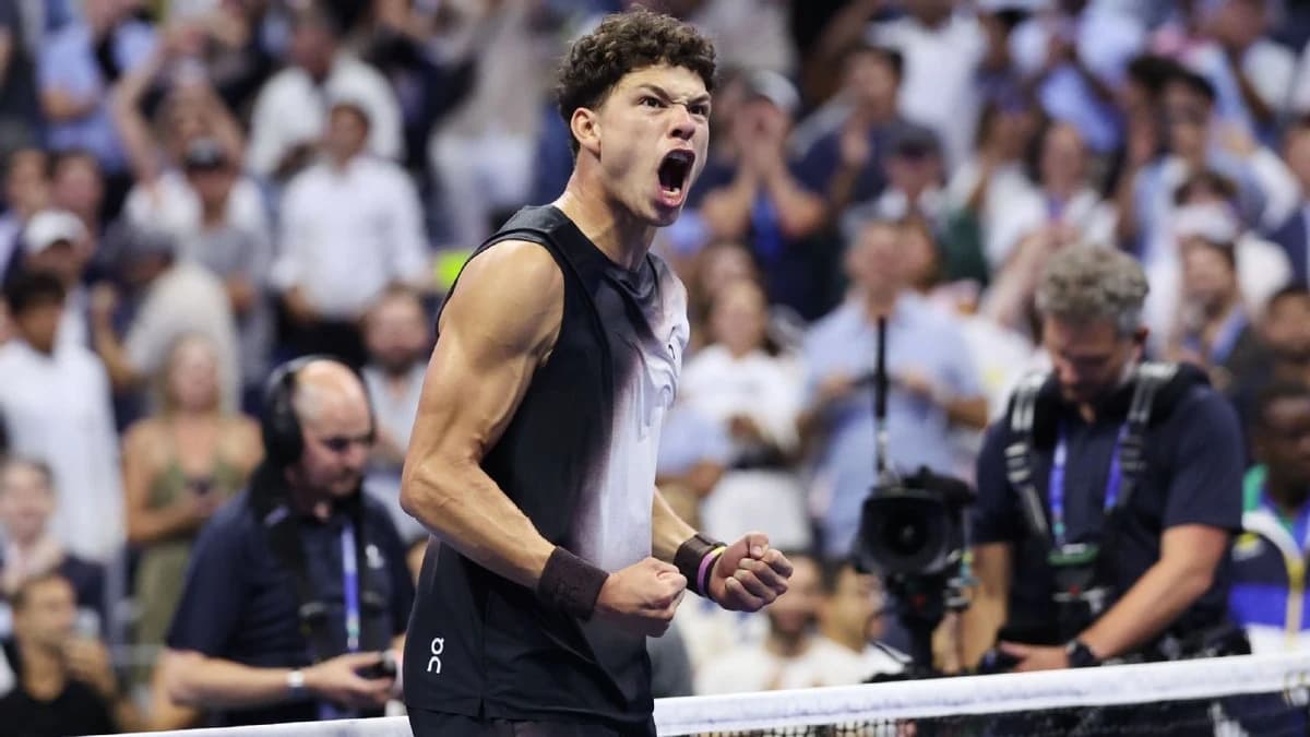 Shelton stuns Alcaraz in latest US Open finish, sets up all-American semi
