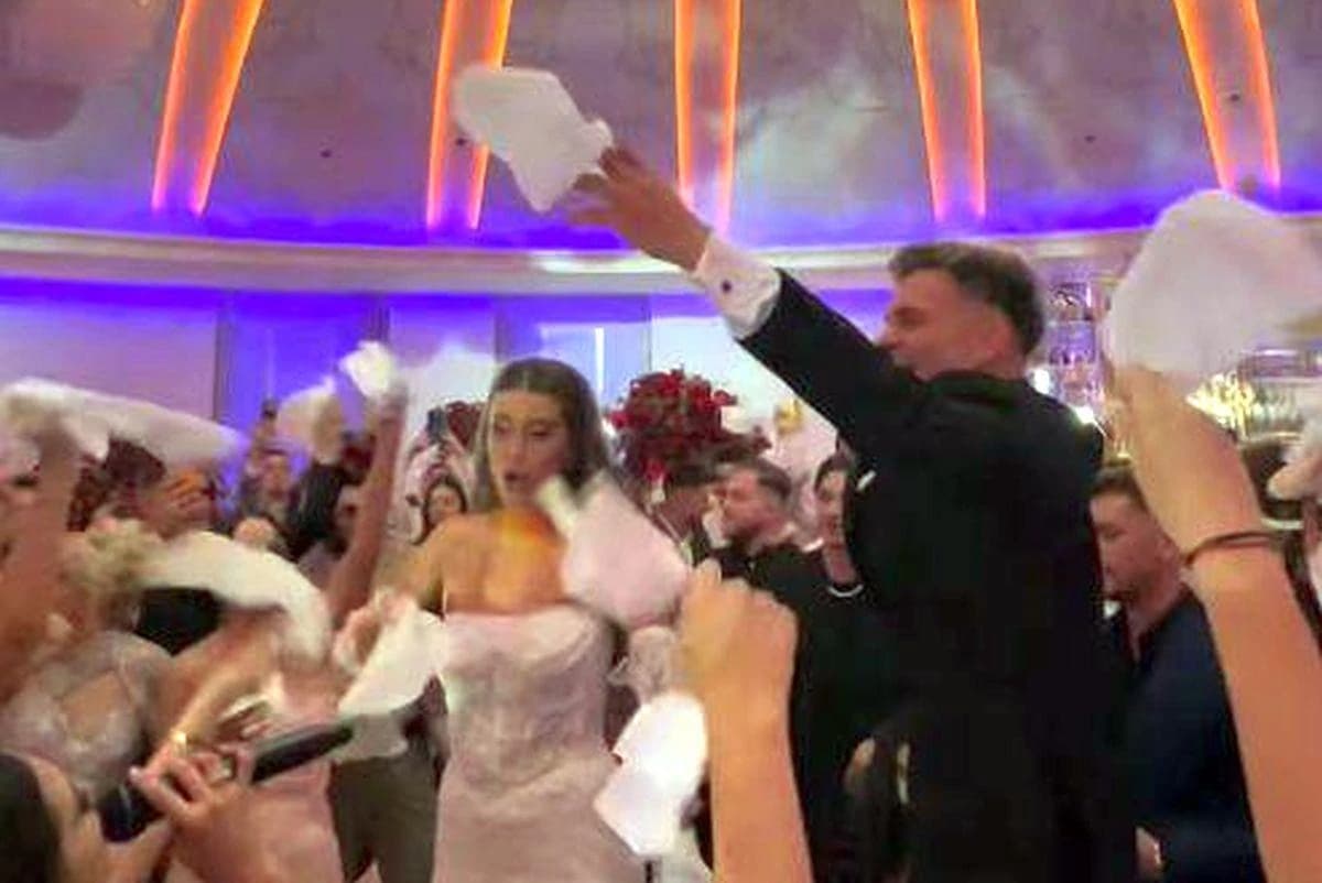 Singurul dinamovist care a cântat și a dansat aseară, după eșecul cu FCSB: „Asta-i nunta de 5 stele!