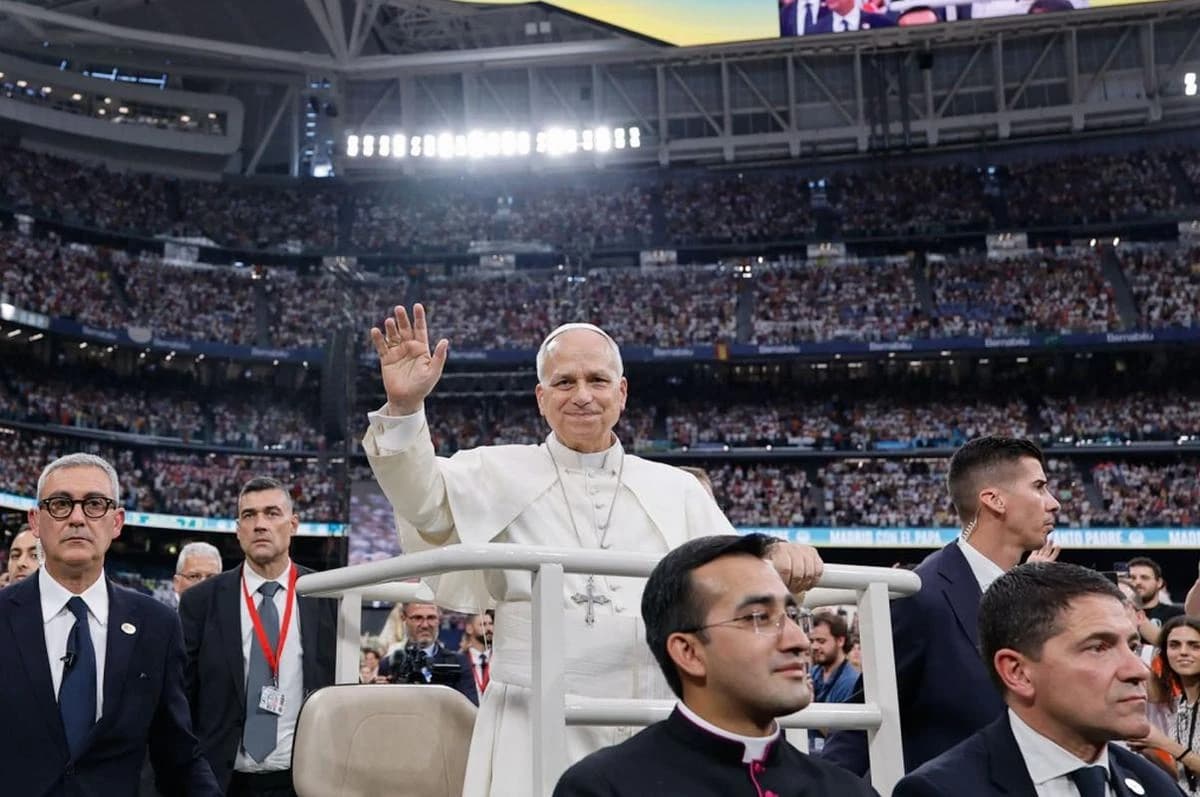 Șoc în avion și mesaj clar pentru fani » Papa Leon al XIV-lea a recunoscut ce echipă de fotbal susți