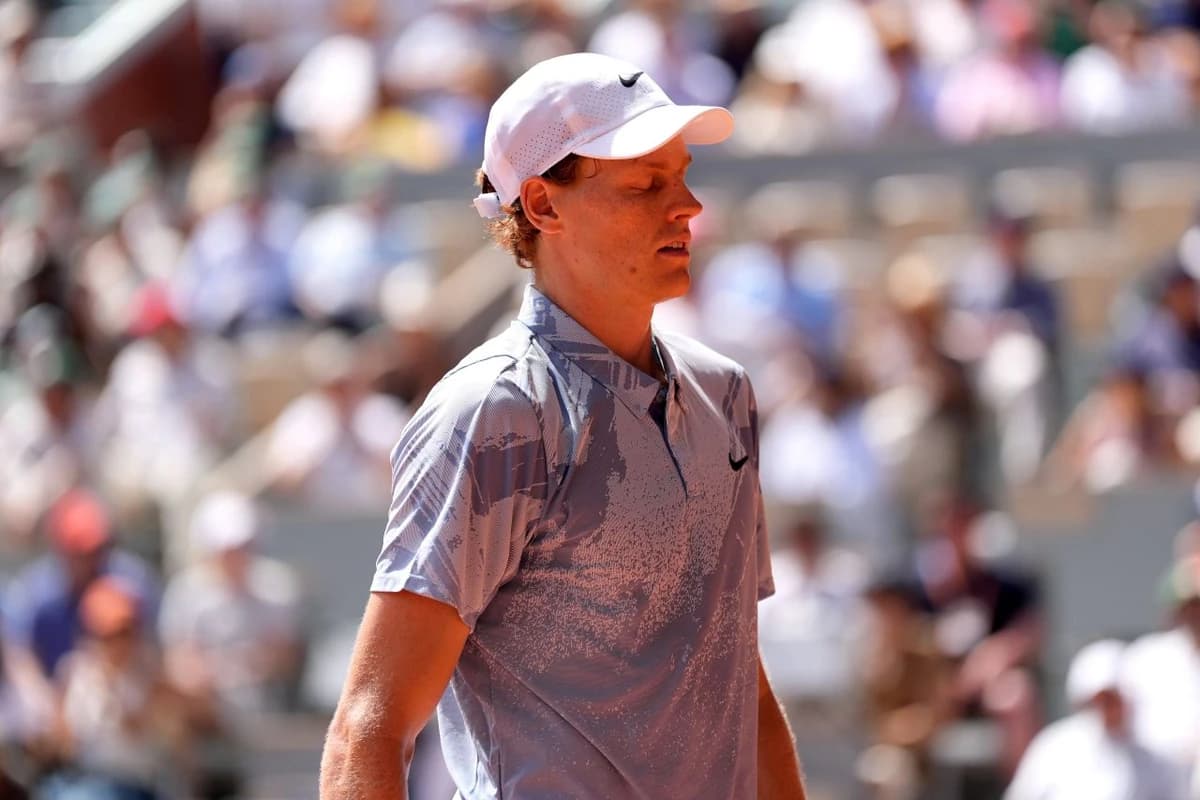 Șoc la Paris! Jannik Sinner, eliminat în turul doi la Roland Garros, după ce a condus cu 2-0 la setu