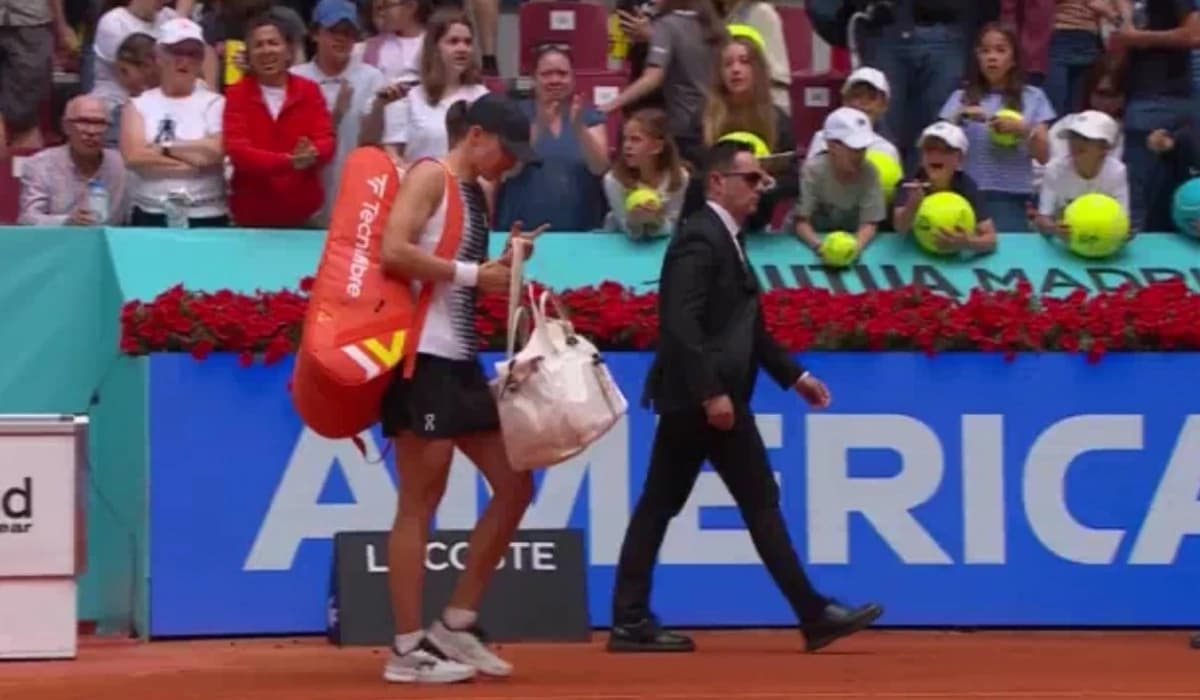 Șoc la WTA Madrid! Iga Swiatek, eliminată în turul al treilea. Poloneza a părăsit terenul în lacrimi