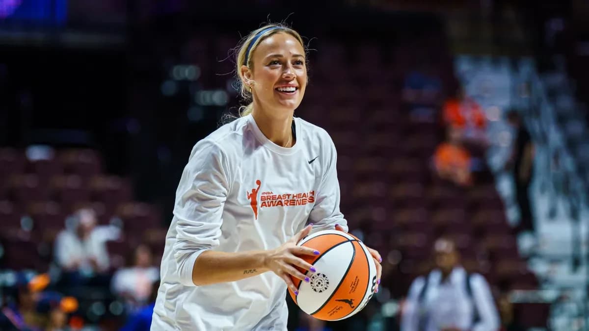 Sophie Cunningham shares special moment with Brittney Griner before Fever-Sun game