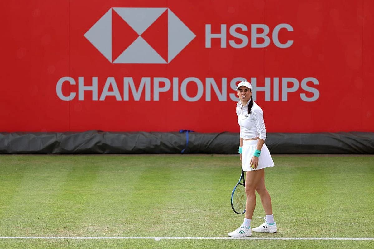 Sorana Cîrstea – Emma Răducanu » Amânat ieri din cauza ploii, duelul de la Queen’s este programat az