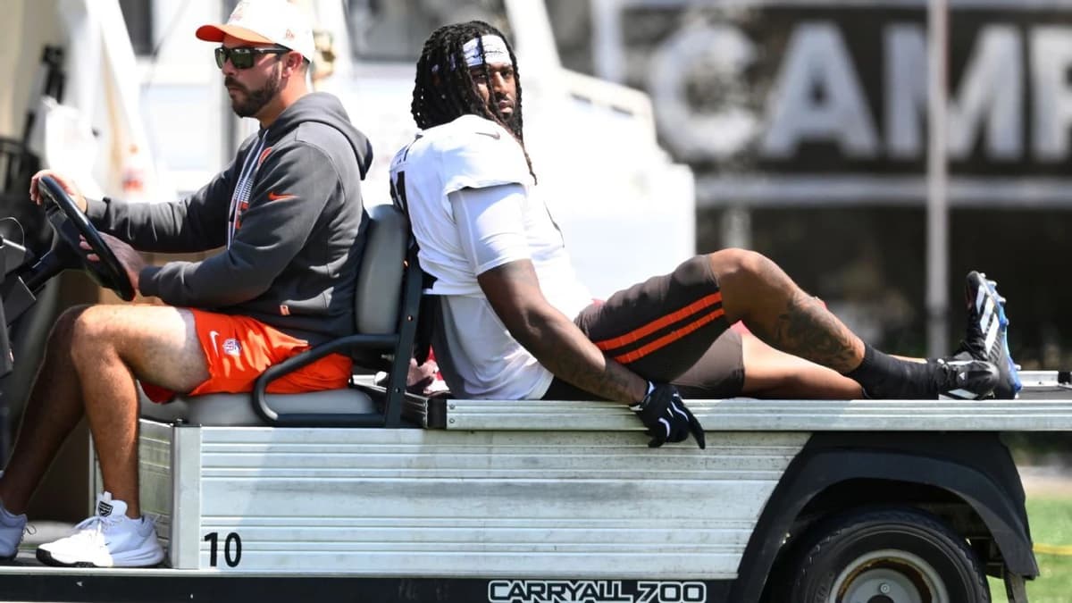Sources: Browns starting DE Wright out for year