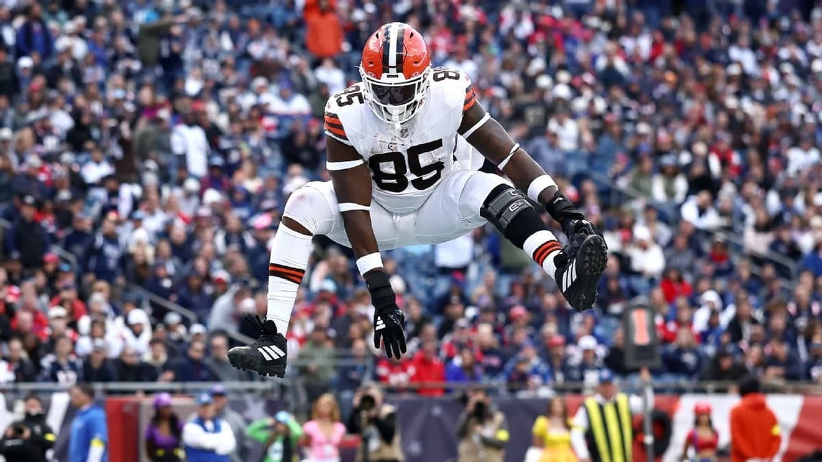 Sources: Chargers, TE Njoku agree to 1-yr. deal