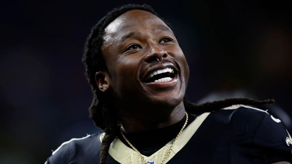Sources: Kamara reworks deal to stay with Saints