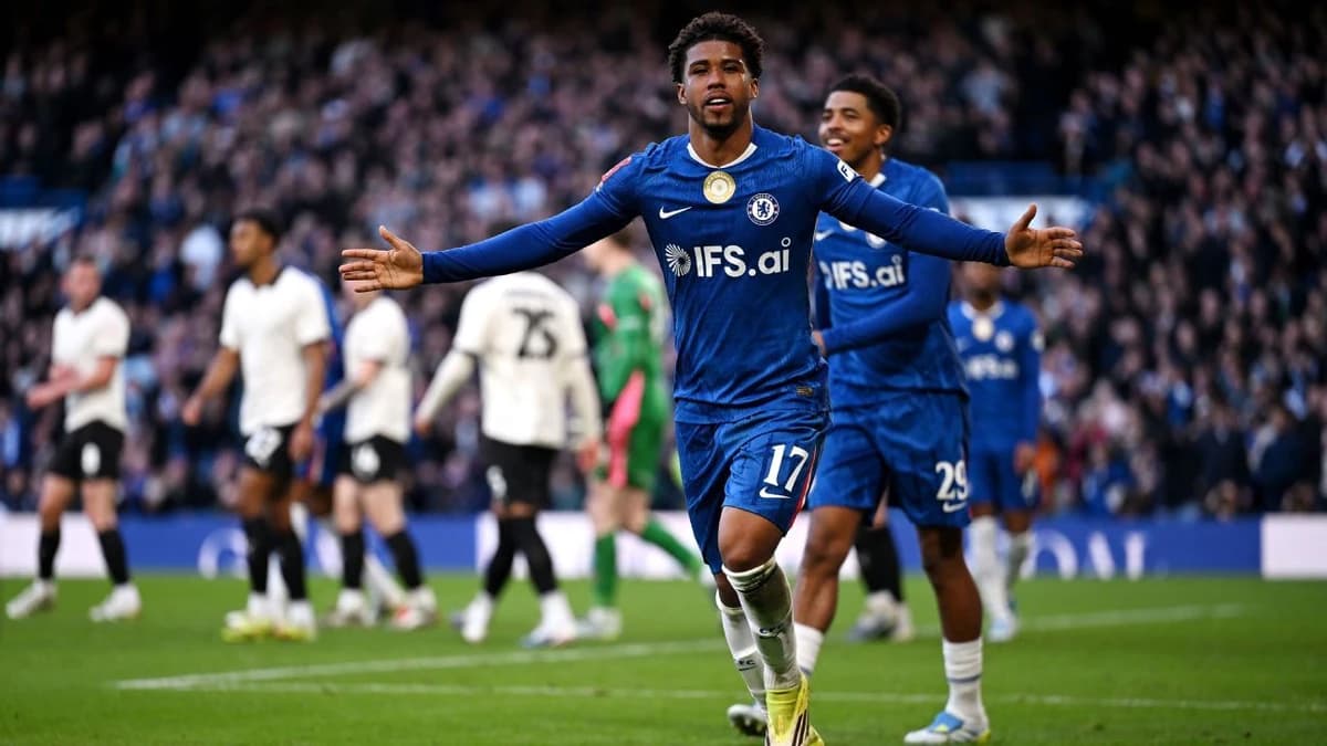 Sources: Utd, Chelsea agree £50m deal for Santos