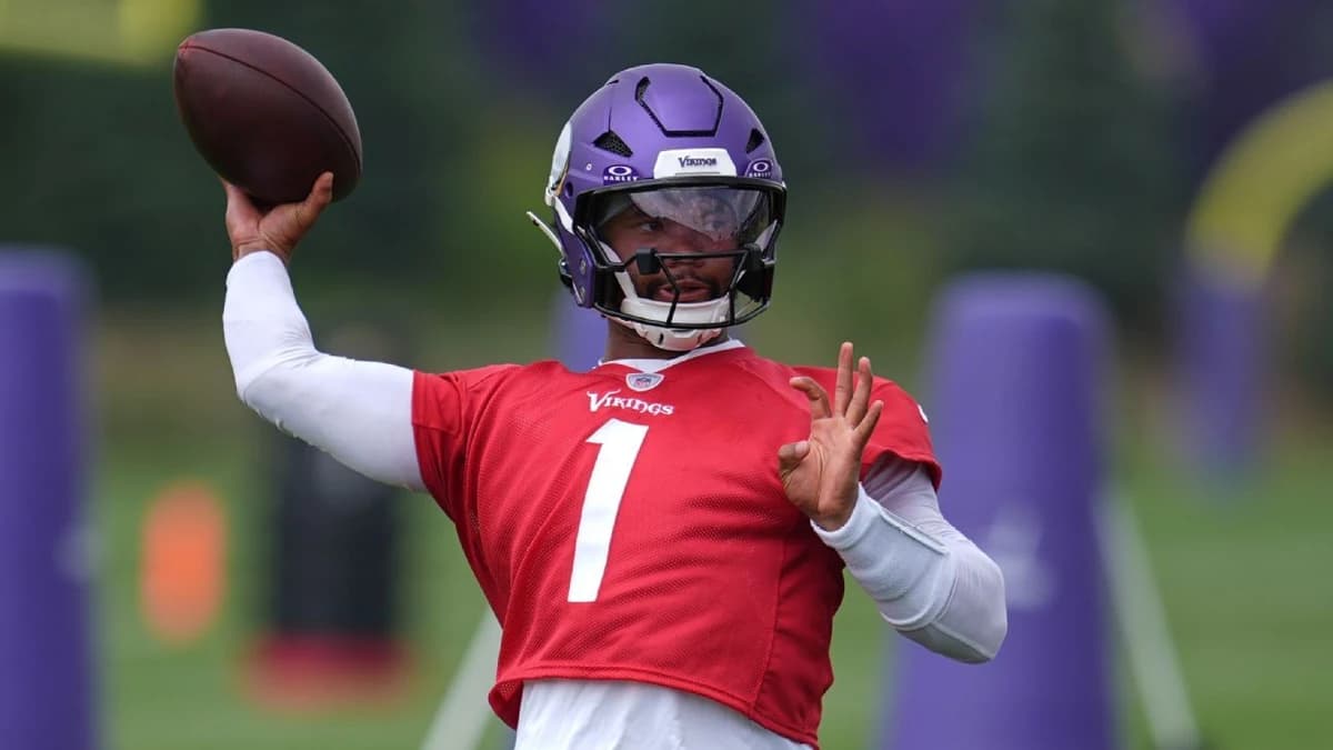 Sources: Vikes name Murray QB1 over McCarthy