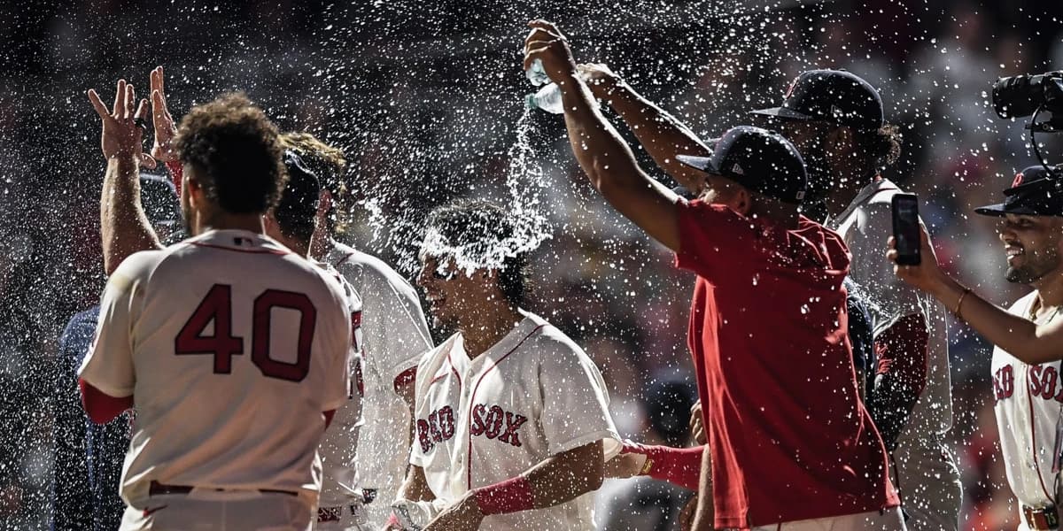 Sox complete 4-game sweep of Yankees with wild 10th-inning walk-off