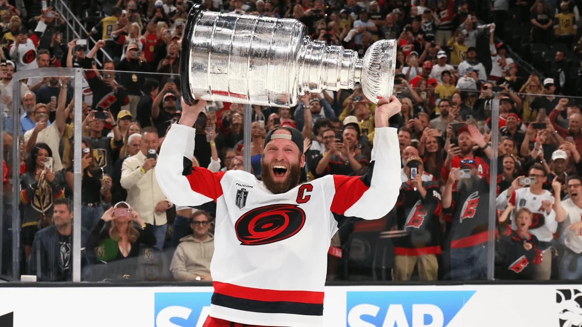 Staal signs 1-year contract worth up to $10 million with Hurricanes