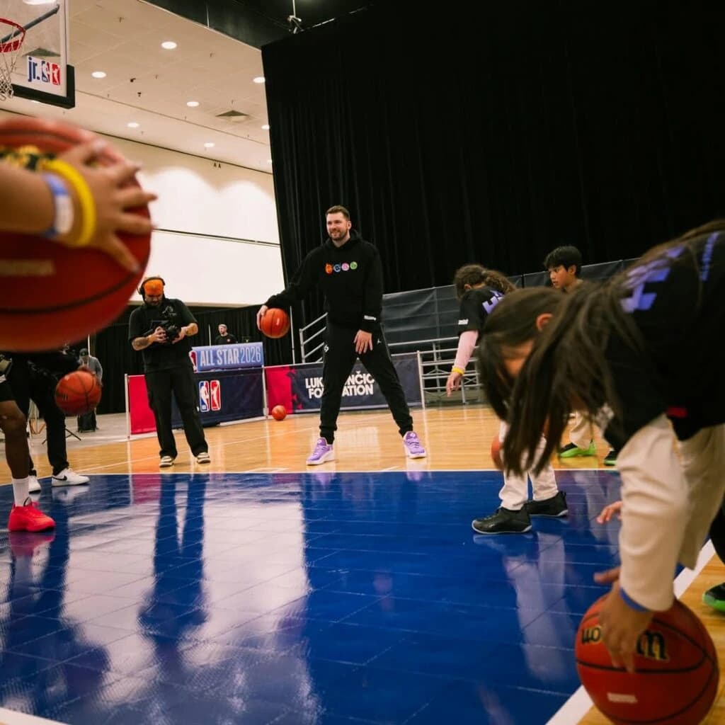 Starul din NBA Luka Dončić lansează un program global de sprijin pentru tinerii sportivi. Burse de p