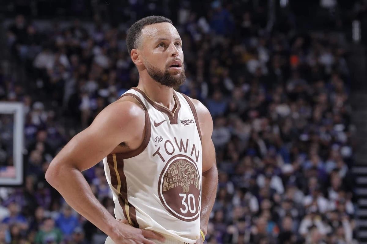 Steph Curry has a decision to make, and the Warriors have everything riding on it