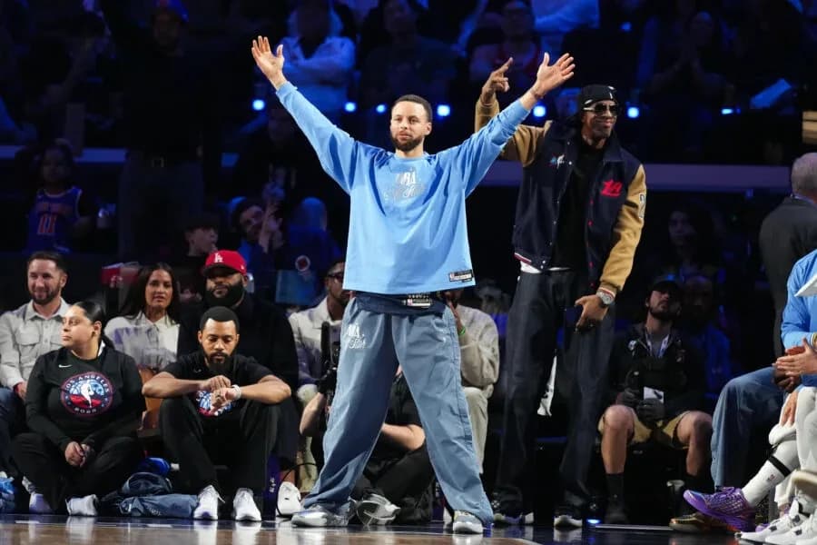 Stephen Curry Faces Troubling Knee Concern as Warriors Star May Never Be β100%β Again