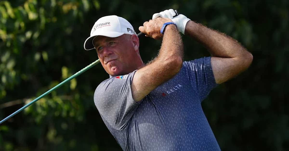 Stewart Cink takes one-shot lead into final round of U.S. Senior Open