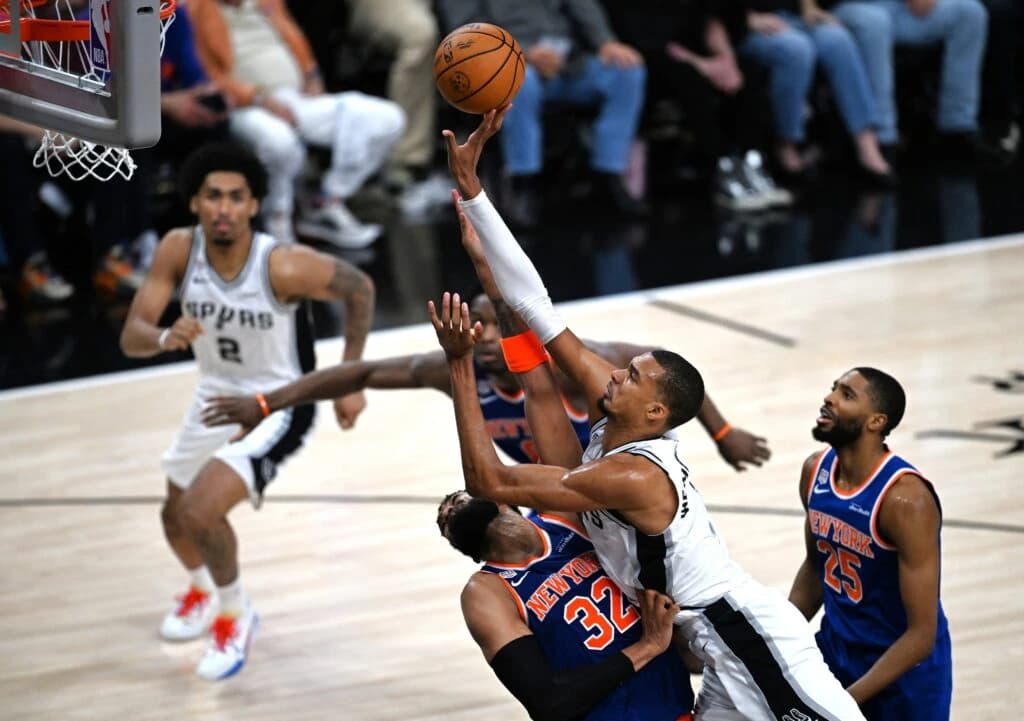 Sub privirile lui Trump, New York Knicks pierde meciul 3 al finalei NBA cu San Antonio Spurs. Serie