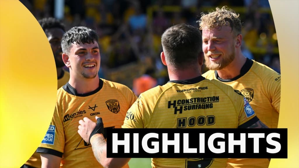 Super League: Castleford stun leaders Leeds in thrilling comeback