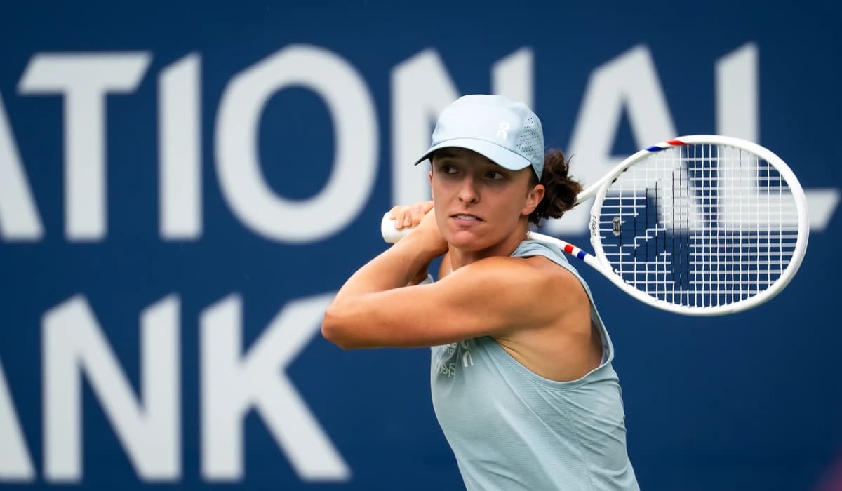 Swiatek scores millestone comeback against Kostyuk to reach Toronto quarterfinals
