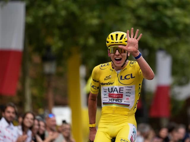 Tadej Pogacar a câștigat Turul Franței! La 27 de ani, a egalat recordul all-time