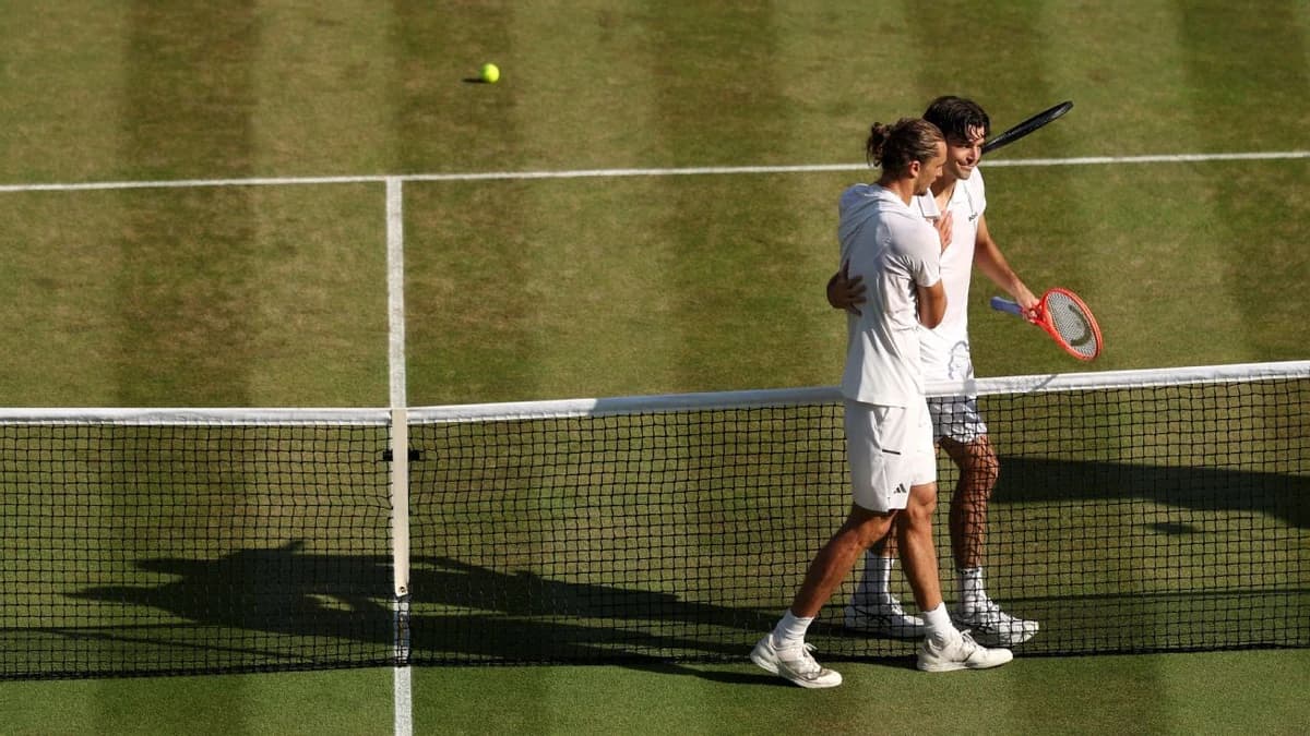 Taylor Fritz loses at Wimbledon after knee tendinitis flares up