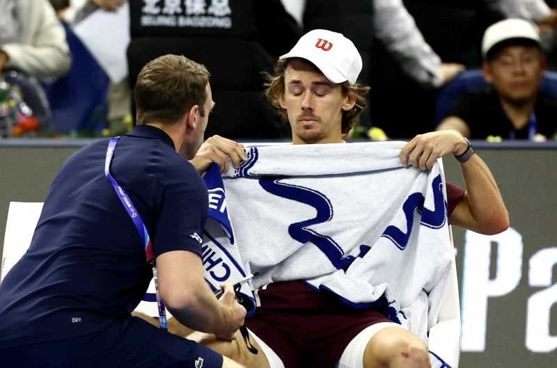 Tenis: Alex de Minaur merge la Shanghai pentru investigații medicale, după abandonul din finala de l