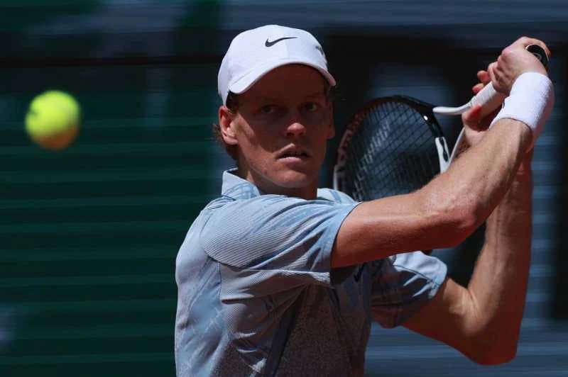 Tenis: Marele favorit Jannik Sinner a fost eliminat în turul al doilea la Roland Garros