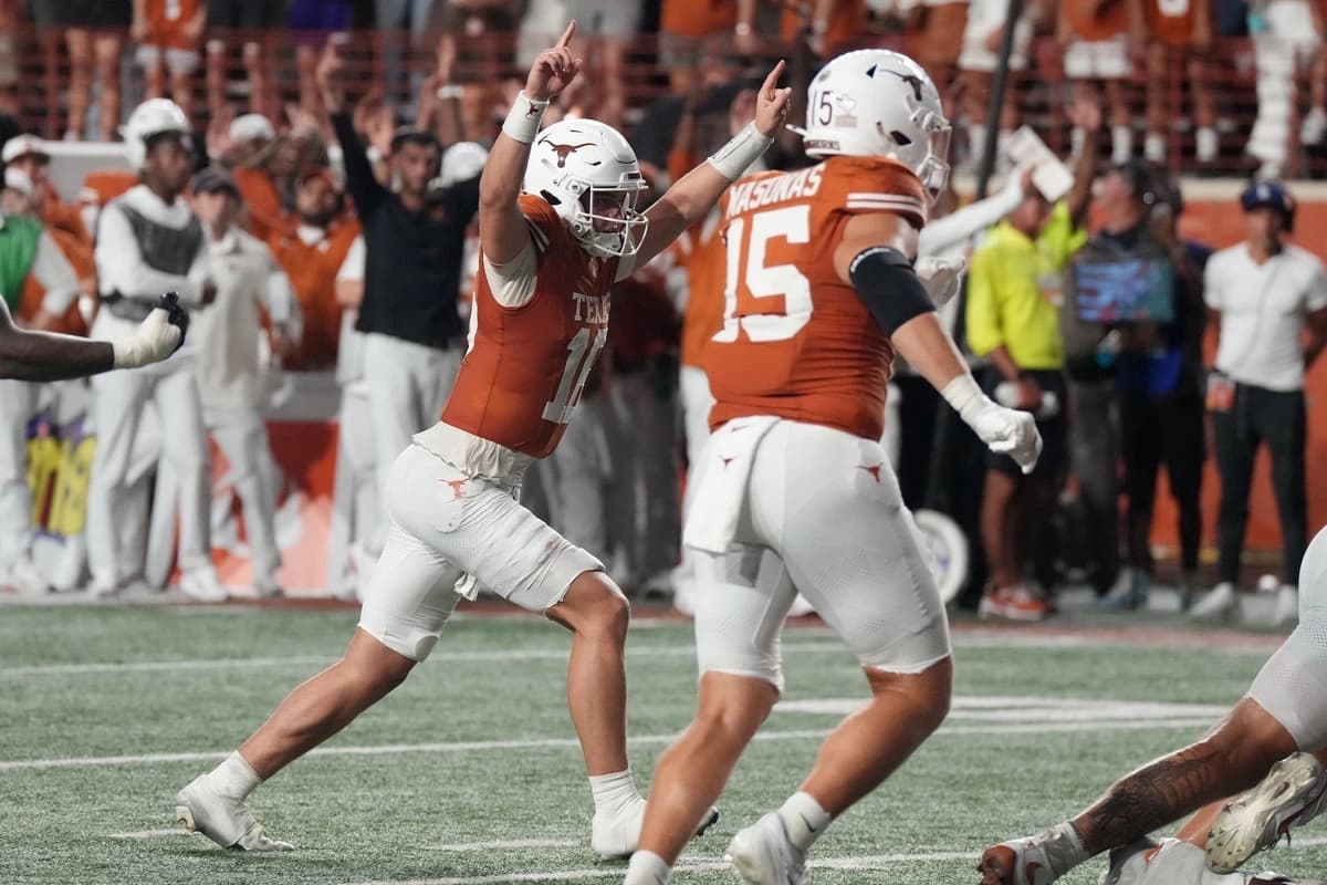 Texas climbs to No. 1, Oregon plummets in latest AP Top 25 college football rankings
