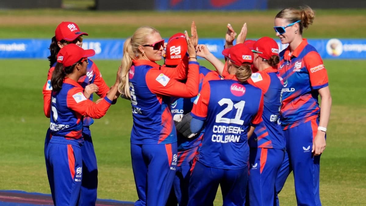 The Hundred: Southern Brave remain unbeaten after comfortable win over Birmingham Phoenix in women's