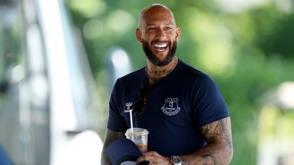 Tim Howard praises 'brilliant' Mauricio Pochettino and says USMNT boss has done 'really good job'