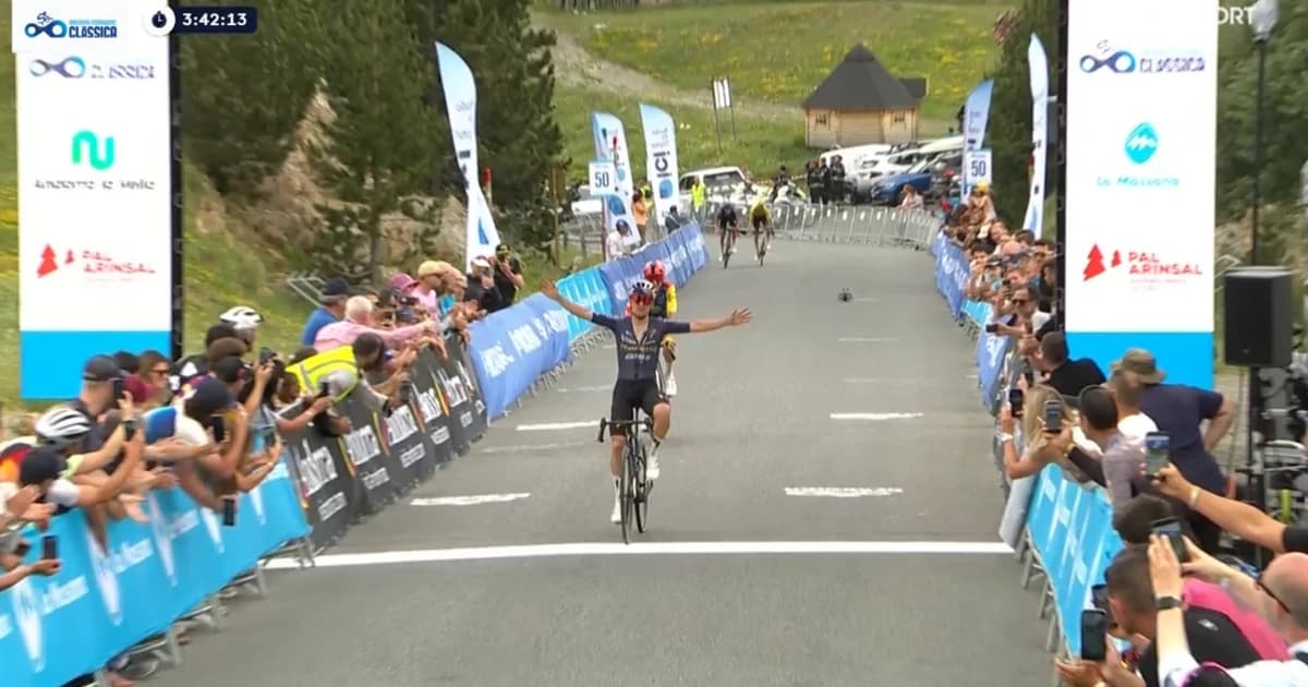 Tom Pidcock out sprints Sepp Kuss to win Andorra MoraBanc Clàssica