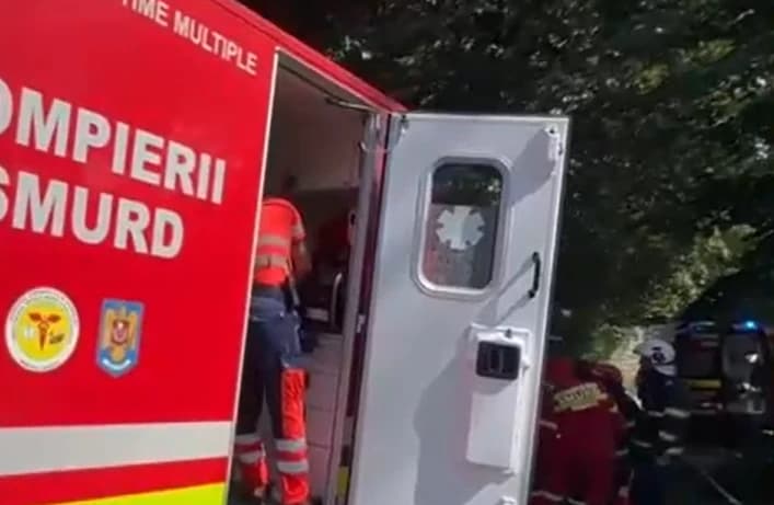 Tragedia de la Dinamo putea fi amplă. Microbuzul s-a oprit la marginea unei prăpăstii! Doar 4 jucăto