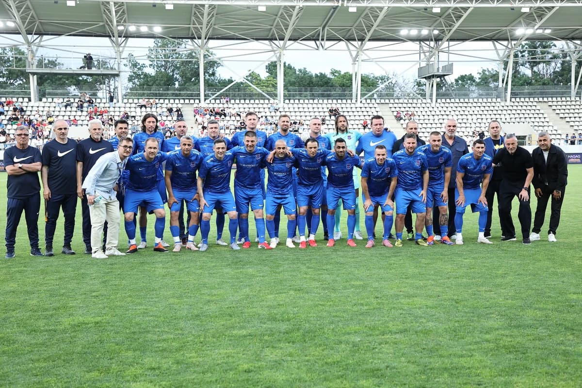 Trei jucători de la FCSB 2006 nu au salutat galeria la finalul meciului cu Rapid 2006! Ce s-a întâmp