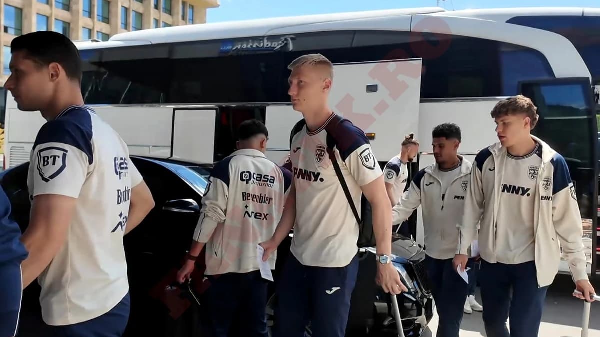 Tricolorii, asaltaţi pentru autografe la sosirea în Georgia! Naționala României a ajuns la Tbilisi c
