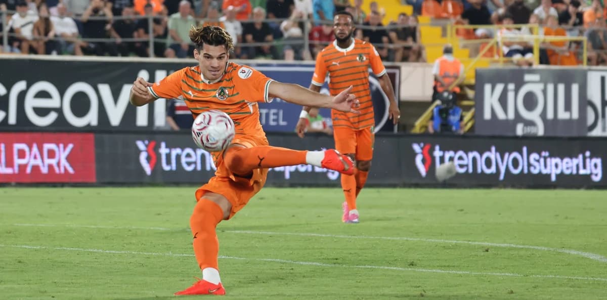 Turcii s-au convins de Ianis Hagi, după ce a fost decisiv pentru Alanyaspor în SuperLig