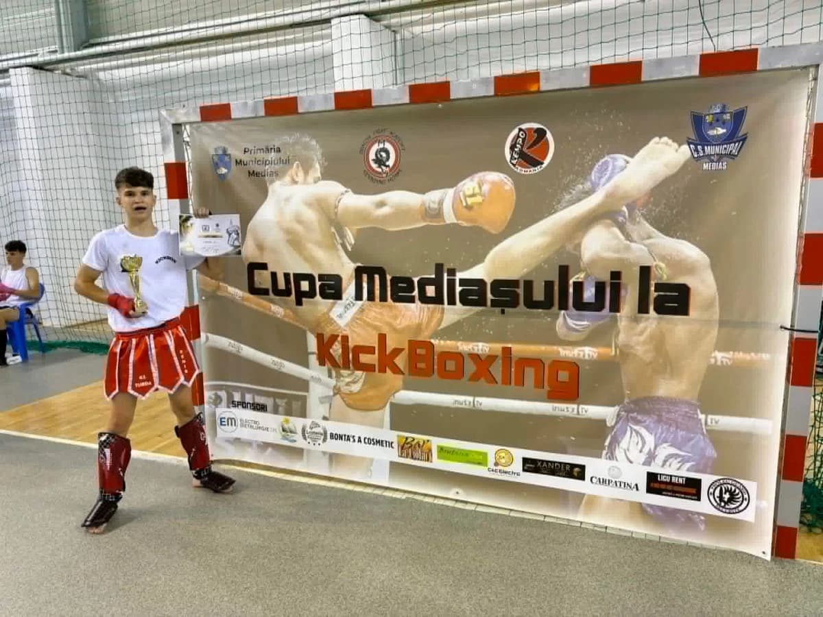 Turdeanul Denis Popa câștigă centura la Mediaș - K1